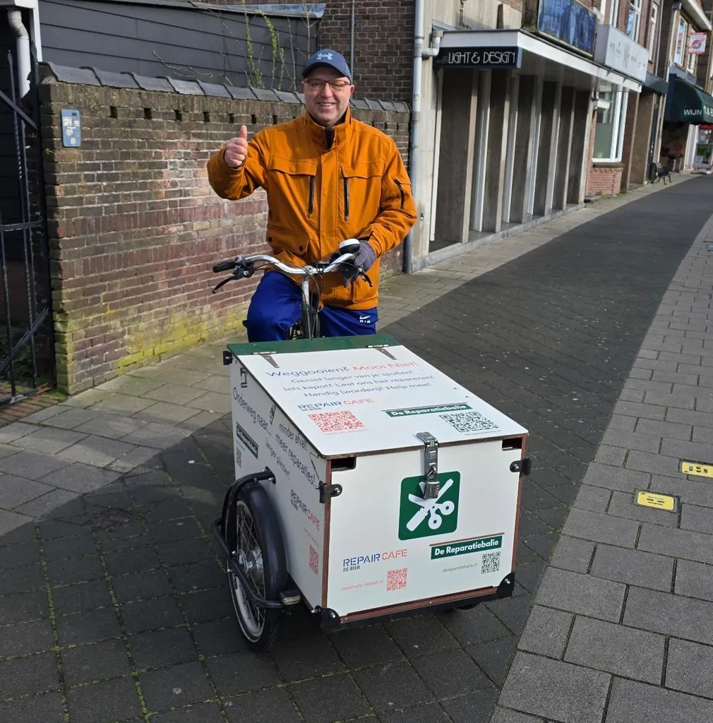 michael op de bakfiets bijgesneden.jpeg